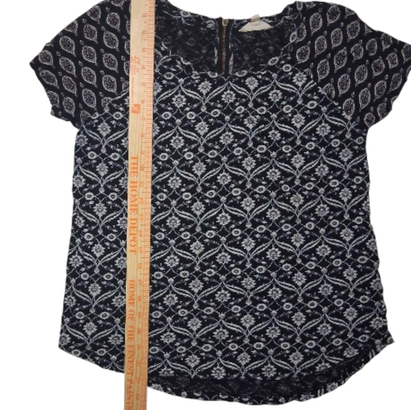 SALE EUC Lucky Brand Sz. M/M Blue/White Floral Short Sleeve Pullover Top. - Picture 5 of 9